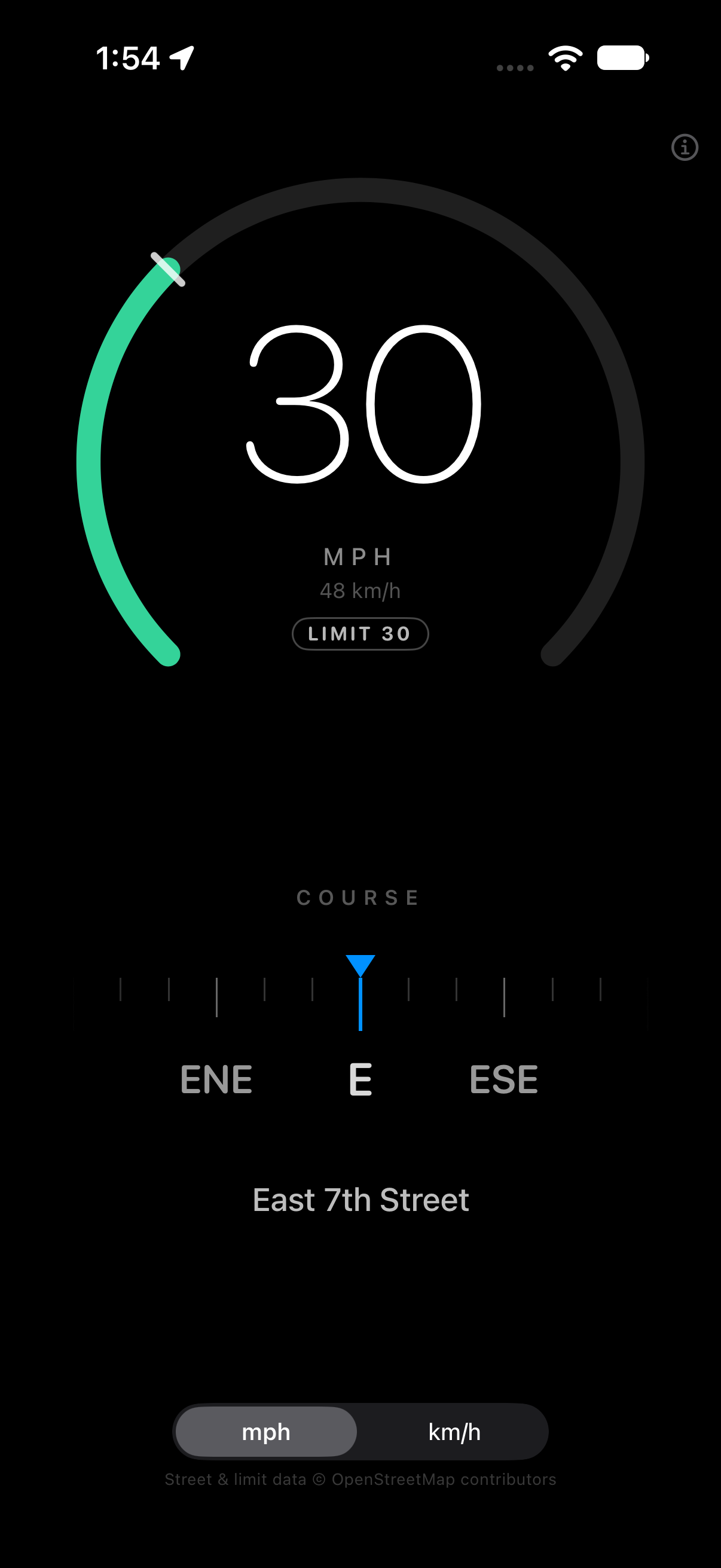 The Simple Car Compass dashboard reading 30 in a 30 mph zone on East 7th Street, course east, with a green arc, a direction tape showing E between ENE and ESE, and an mph/km-h picker.